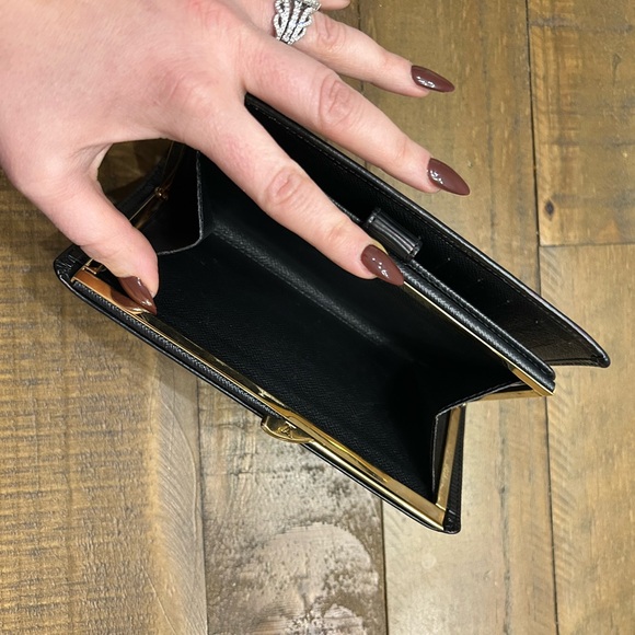 Excellent Pre-Owned Louis Vuitton Epi Wallet - Picture 8 of 12